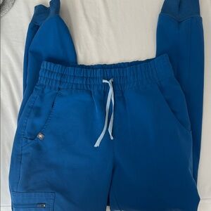 Figs Zamora high waisted jogger scrub pant
Older style